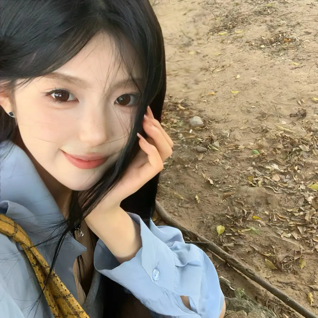 戴手铐的旅客